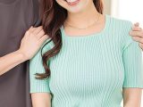 素人参加型バラエティ 観察モニタリング 愛する夫の目の前で自慢の爆乳を揉みほぐされ秒で感じまくって他人男に寝取られた妻 くるみ